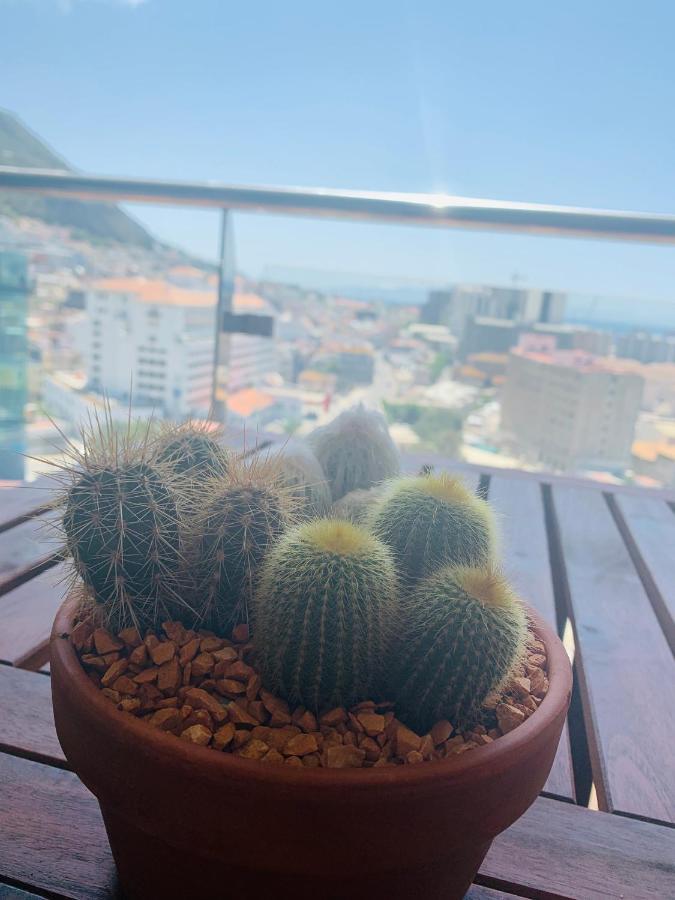 Luxe Studio Seconds From The Marina And City Centre Appartement Gibraltar Buitenkant foto