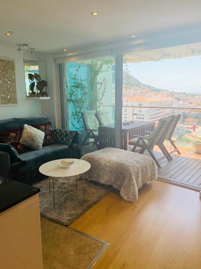 Luxe Studio Seconds From The Marina And City Centre Appartement Gibraltar Buitenkant foto